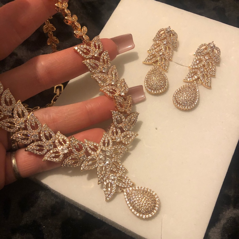 Beautiful elegant custom rose gold necklace 18k